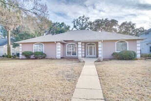 3461 Oakmont Dr in Pensacola, FL - Building Photo