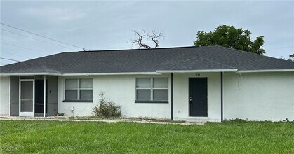 953 NE Pine Island Ln in Cape Coral, FL - Building Photo - Building Photo