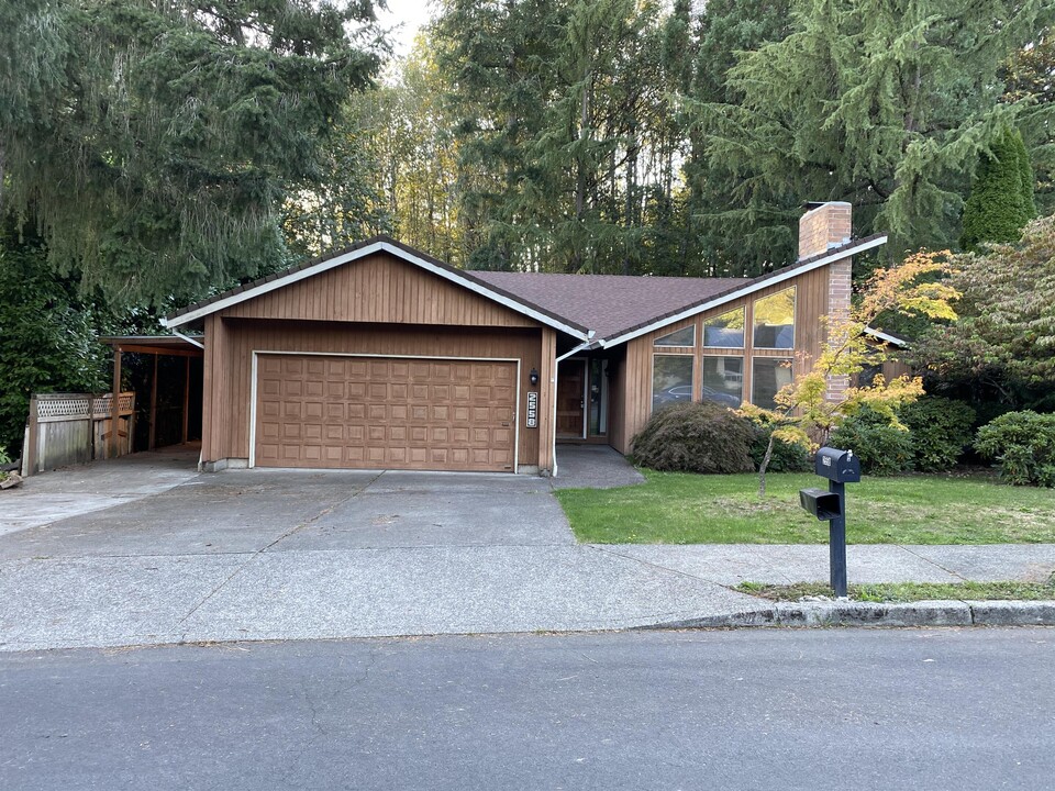 2558 Troy Ct in West Linn, OR - Building Photo