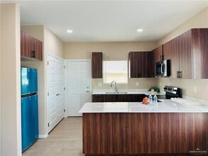 2918 W Driftwood St, Unit 3 in Edinburg, TX - Building Photo - Building Photo