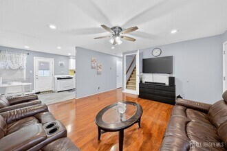 80 Poplar St in Carteret, NJ - Building Photo - Building Photo