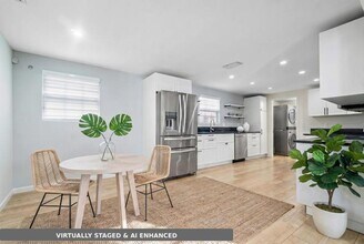 353 E Lakewood Rd in West Palm Beach, FL - Building Photo - Building Photo