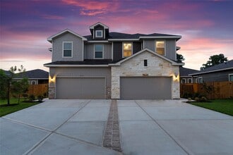 217 Oakcrest in Conroe, TX - Building Photo - Building Photo