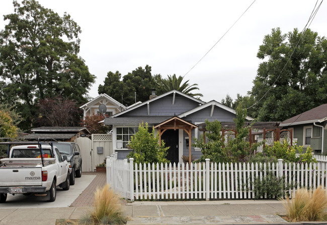 439-441 Harrison Ave in Redwood City, CA - Building Photo - Building Photo