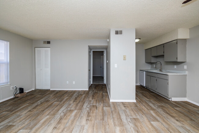 Eagle Trace Apartments in Wichita, KS - Foto de edificio - Interior Photo