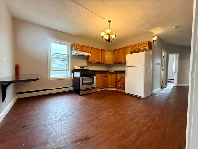 8 Dalton St, Unit Third Floor