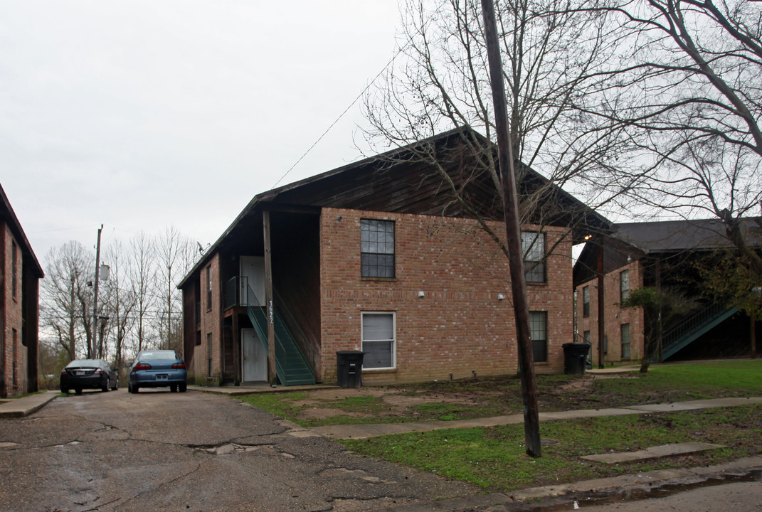 1652 Cedar Lakes Dr in Baton Rouge, LA - Building Photo