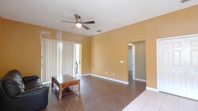 3479 Foxcroft Cir in Oviedo, FL - Building Photo - Building Photo