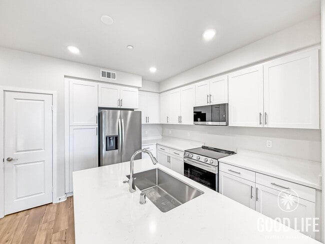 9513 Hannah Wy in Riverside, CA - Foto de edificio - Building Photo