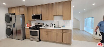 1237 S Sherbourne Dr in Los Angeles, CA - Building Photo - Building Photo