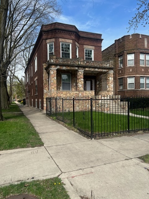 2626 E 78th St in Chicago, IL - Building Photo