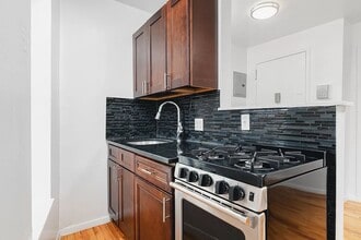 55 Greenwich Ave in New York, NY - Building Photo - Building Photo
