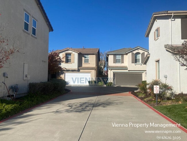 131 Candela Cir in Sacramento, CA - Foto de edificio - Building Photo