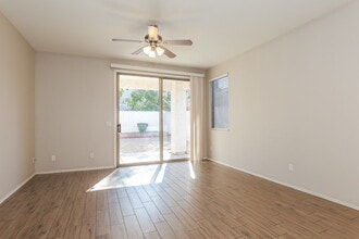 2427 E Glass Ln in Phoenix, AZ - Building Photo - Building Photo