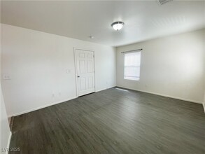 1836 N Luna Alegre St in Las Vegas, NV - Building Photo - Building Photo