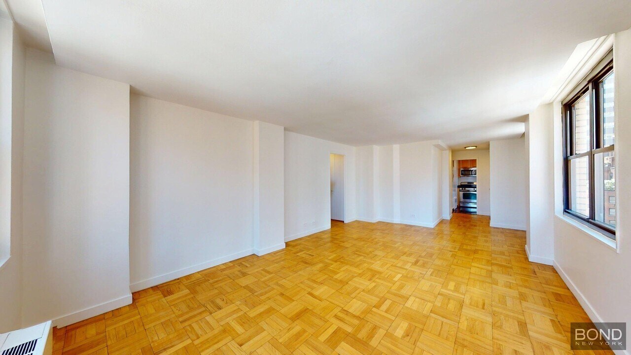333 E 49th St in New York, NY - Building Photo