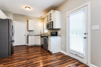 909 Lotus Ln in Wake Forest, NC - Foto de edificio - Building Photo