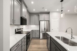 5339 Bellflower Hls in Nashville, TN - Foto de edificio - Building Photo