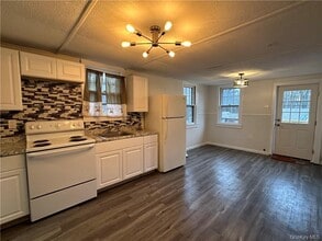 55 Burlingham Rd in Bloomingburg, NY - Building Photo - Building Photo