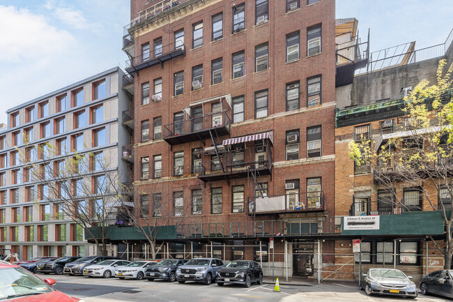 18 Boerum St in Brooklyn, NY - Building Photo - Building Photo