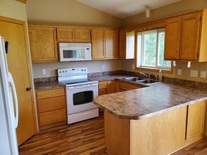 30820 Reflection Ave in Shafer, MN - Building Photo - Building Photo