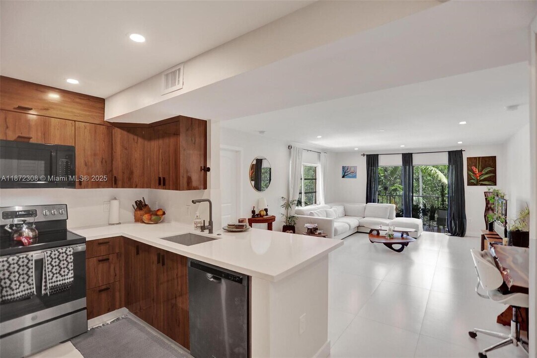 2640 NE 135th St in North Miami, FL - Building Photo