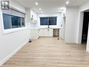415 Sanatorium Rd in Hamilton, ON - Building Photo - Building Photo