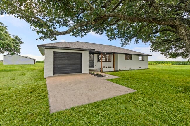 property at 2606 Long Ln