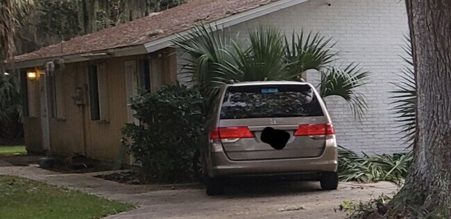 1561 Sunset Ln in Daytona Beach, FL - Building Photo - Building Photo