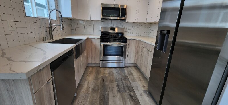 12648 Oxnard St in Los Angeles, CA - Building Photo