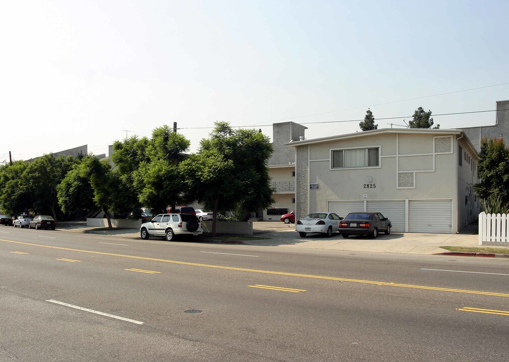 2825 S Sepulveda Blvd in Los Angeles, CA - Building Photo