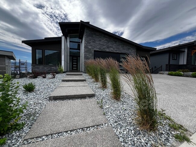 property at 2507 Pinnacle Rdg Dr