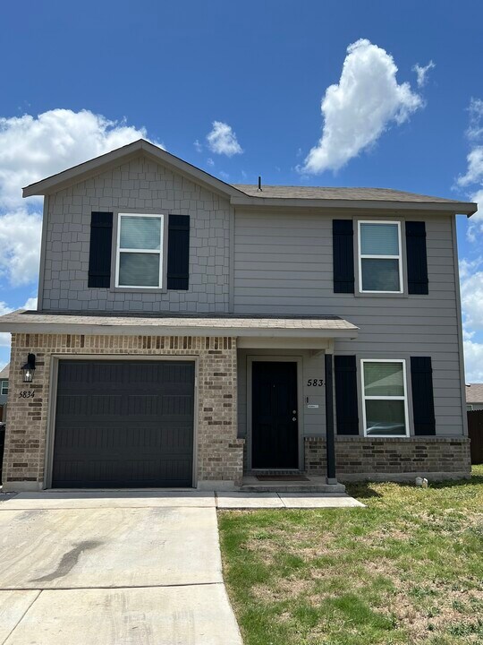 5834 Machaela Trace in San Antonio, TX - Building Photo