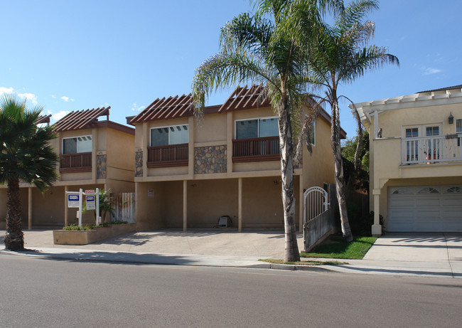 674-676 Seacoast Dr in Imperial Beach, CA - Building Photo - Building Photo