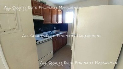 1021 Henrietta Ave-Unit -2 in West Palm Beach, FL - Building Photo - Building Photo