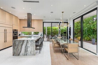 4675 NE 2nd Ave in Miami, FL - Foto de edificio - Building Photo