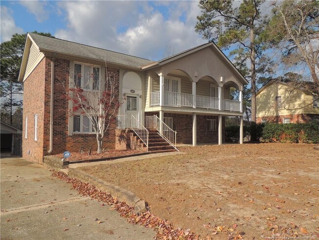 5421 Thompson Cir in Hope Mills, NC - Building Photo - Building Photo