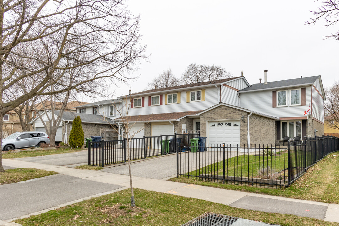 61 Truro Cres in Toronto, ON - Building Photo