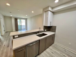 11929 Courtleigh Dr, Unit 202 in Los Angeles, CA - Building Photo - Building Photo