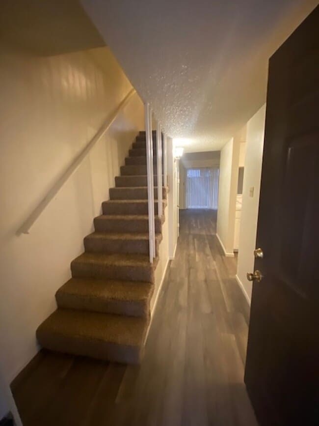 1952 Stine Rd in Bakersfield, CA - Building Photo - Building Photo