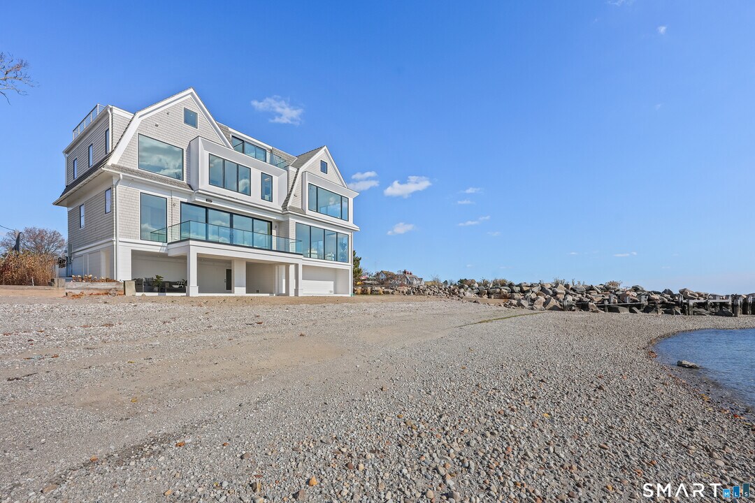 14 Cockenoe Dr in Westport, CT - Building Photo