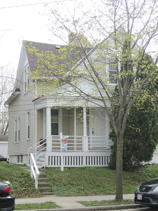 1717 E Providence Ave, Unit Entire House in Milwaukee, WI - Building Photo