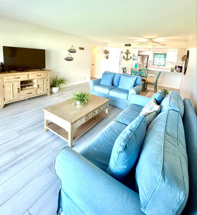 2100 Ocean Shore Blvd in Ormond Beach, FL - Building Photo - Building Photo