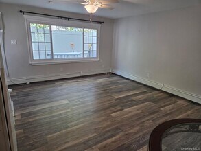 1019 Cassel Ave in Bay Shore, NY - Foto de edificio - Building Photo