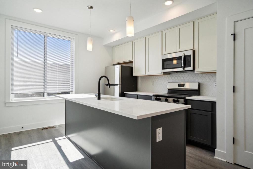 2248 E Somerset St-Unit -31 in Philadelphia, PA - Building Photo