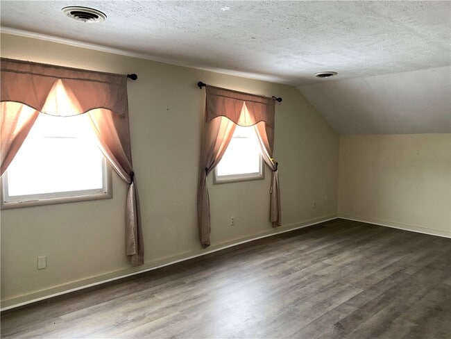 7666 W Ridge Rd in Fairview, PA - Building Photo - Building Photo