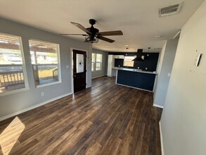 411 W A Ave in Kingsville, TX - Building Photo - Building Photo