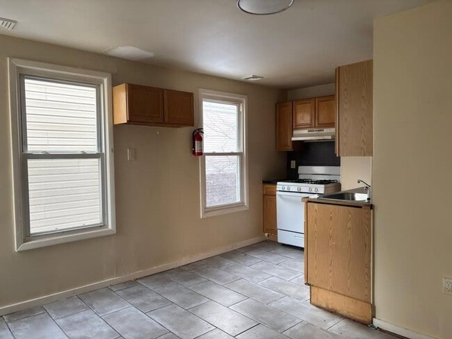 32 Hillman St in Paterson, NJ - Building Photo - Building Photo