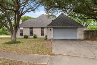 1001 Timber Bend Dr in Pflugerville, TX - Building Photo - Building Photo