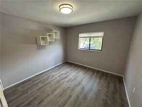 2690 Park Windsor Dr, Unit 601 in Ft. Myers, FL - Foto de edificio - Building Photo